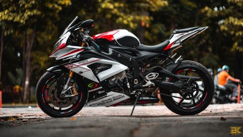 tem xe s1000rr trắng ngọc trai