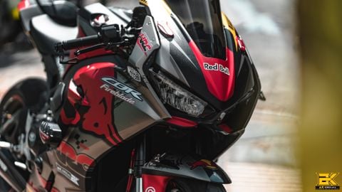 Honda CBR 1000RR lên tem Fireblade