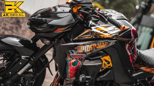 tem Kawasaki Z1000