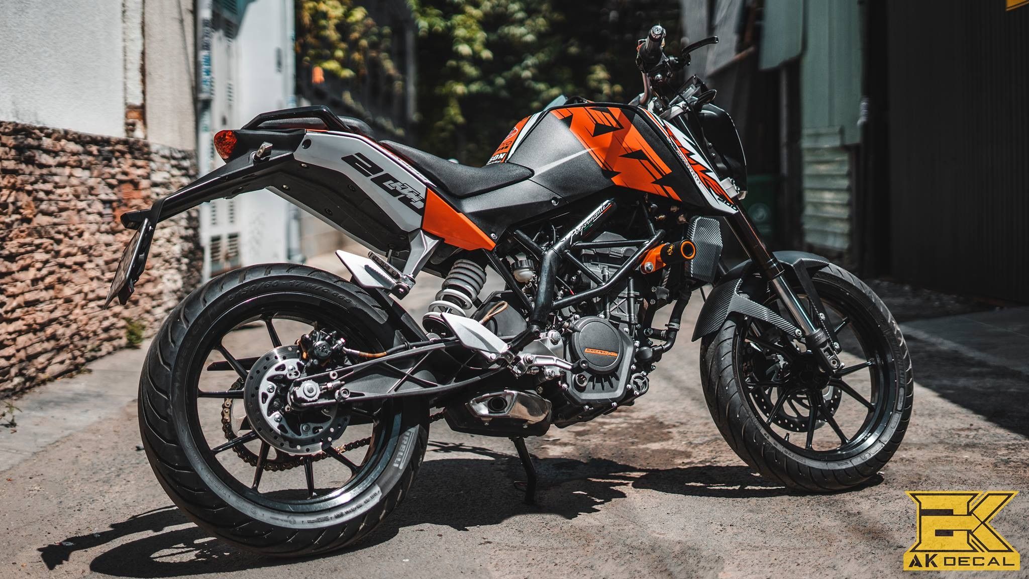 Đánh giá KTM Duke 200 xe nhẹ dễ điều khiển bốc thắng ABS tốt