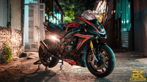 R1 full carbon