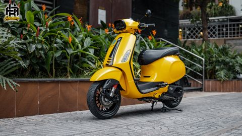 Vespa Sprint dán màu decal cao cấp nhập khẩu vàng nhũ ánh kim cực đẹp.