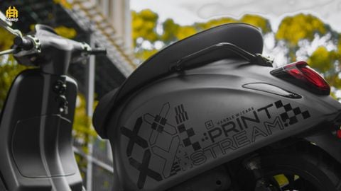 Vespa Sprint dán đổi màu đen mờ cực chất