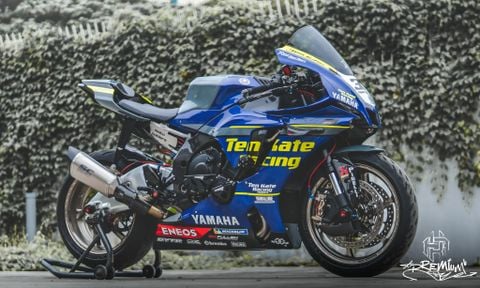 Yamaha R1 màu xanh