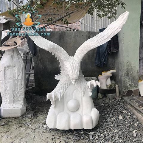 Mẫu Tượng Đại Bàng Tung Cánh Bằng Đá Non Nước Đẹp