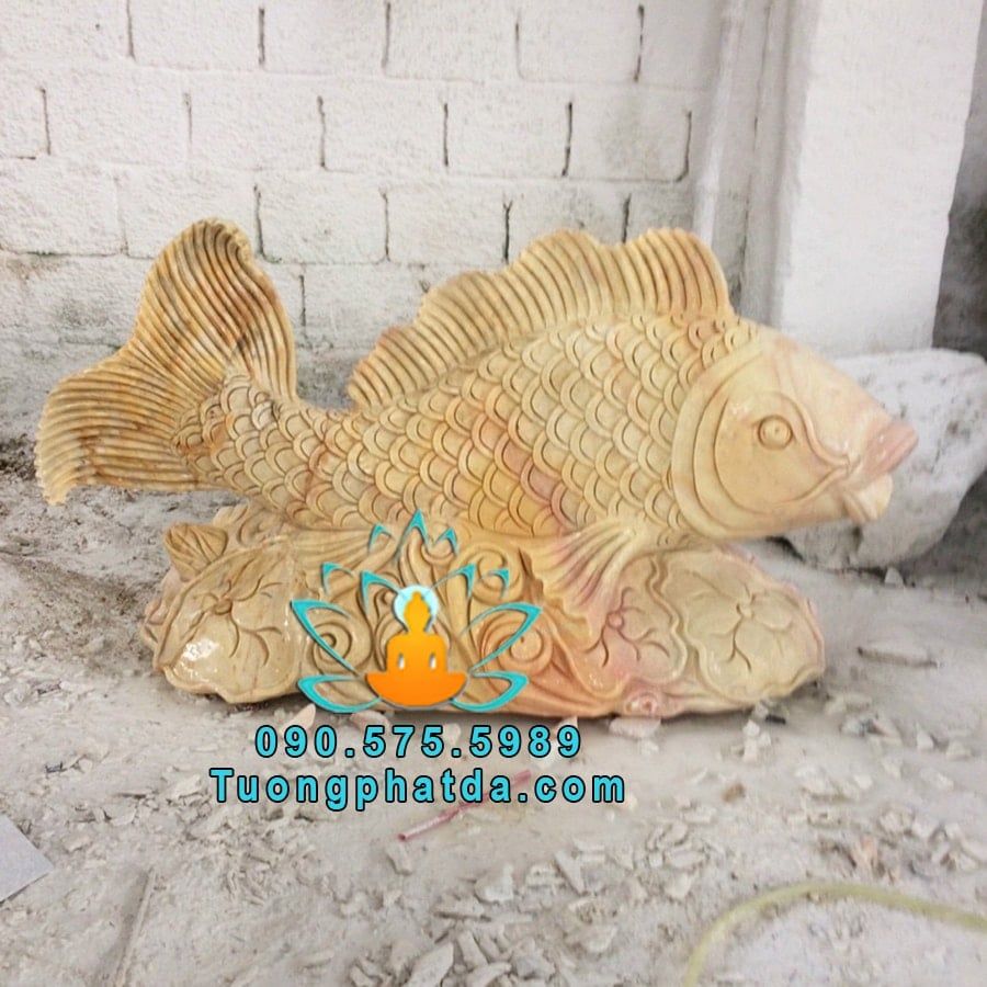 Tượng Cá Chép Đá Vàng Phong Thủy Phun Nước Đẹp