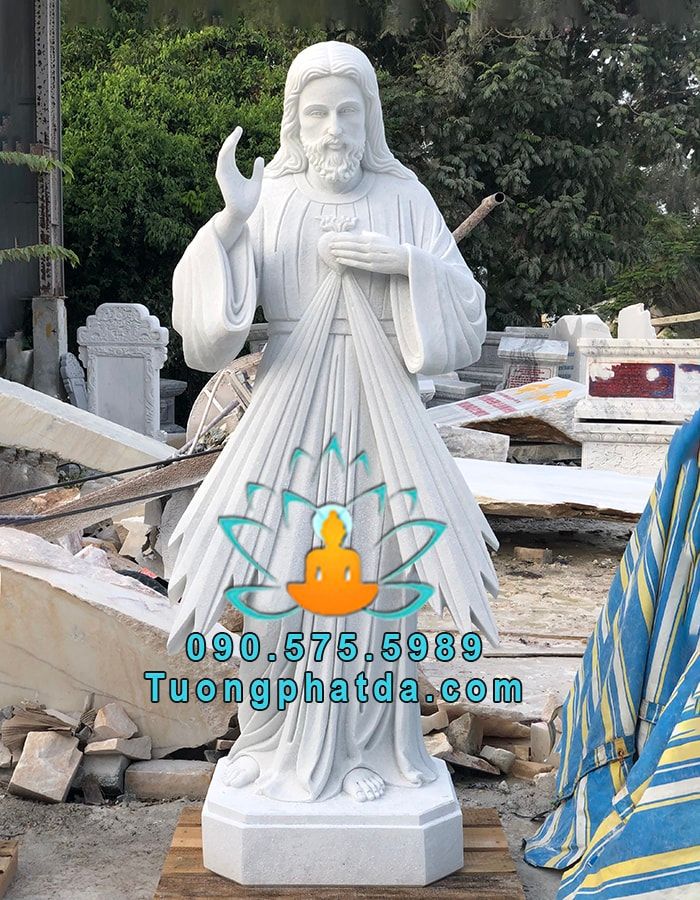 Tượng Chúa Thương Xót Đá Tự Nhiên Nguyên Khối Tại Sài Gòn
