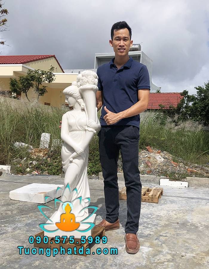 Mẫu Tượng Cô Gái Ôm Hoa Bằng Đá Trắng Đẹp