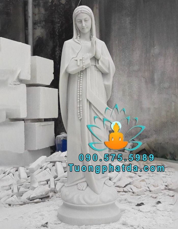 Tượng Đức Mẹ Núi Cúi Đá Trắng Non Nước