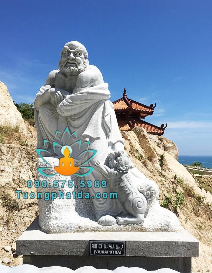 Tượng La Hán Tiếu Sư Bằng Đá Non Nước