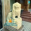 Điêu Khắc Tượng Sư Tử Đứng Núi Đá Cẩm Thạch Vàng Nguyên Khối