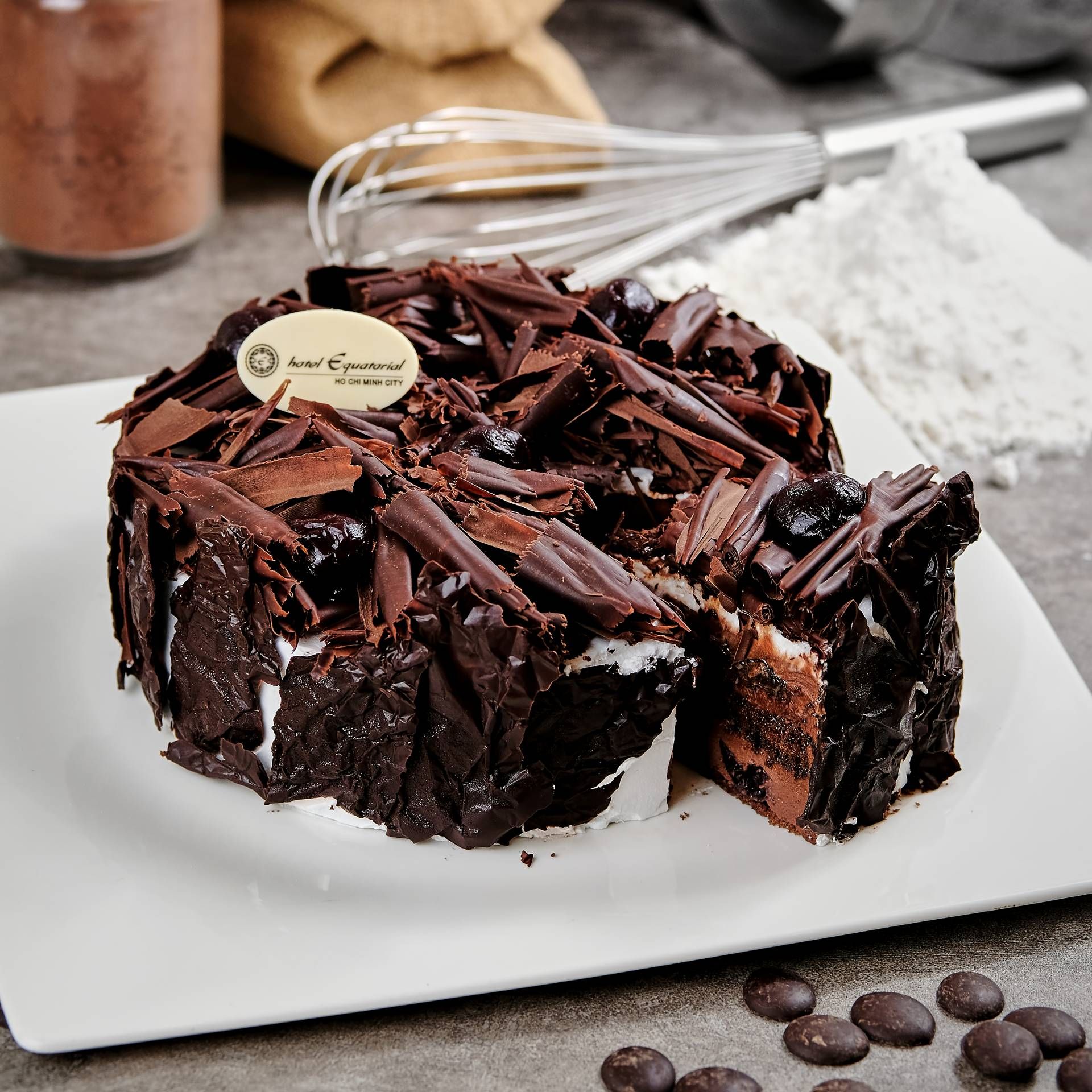 Bánh Black Forest - Hương Vị Socola Hòa Quyện Cùng Anh Đào