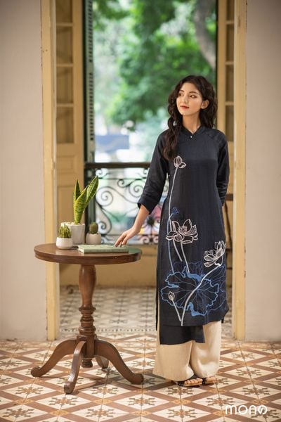 Áo dài Sole thêu hoa sen