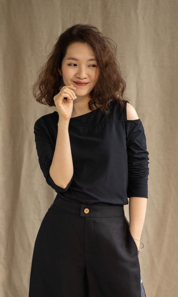 ÁO THUN XẺ VAI BASIC - ĐEN