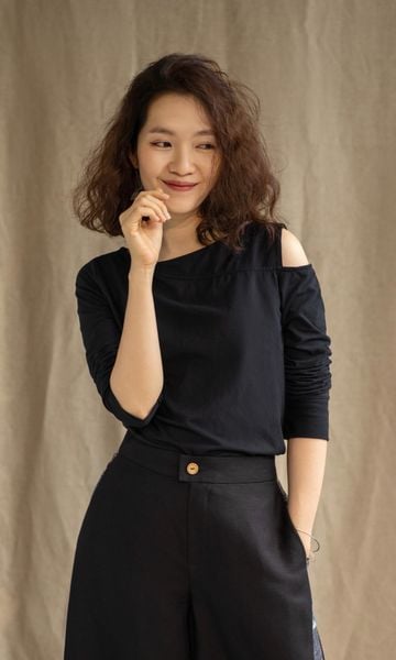 ÁO THUN XẺ VAI BASIC - ĐEN