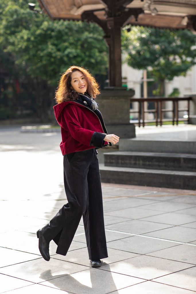 QUẦN NHUNG SUÔNG XẺ GẤU -  ĐEN