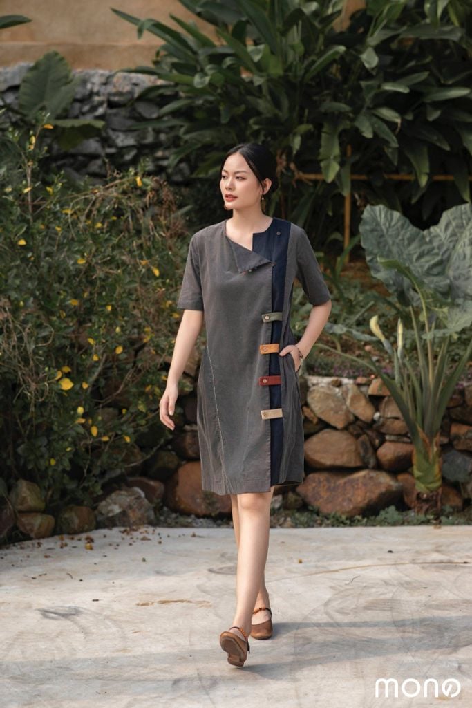 Váy nhung cộc tay DATA - Ghi