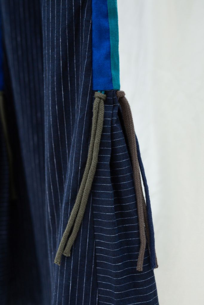 Váy midi cổ V kẻ sọc - Linen