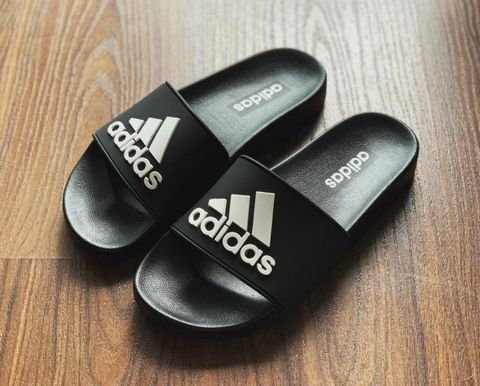 Dép Adidas logo trắng