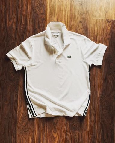 Polo Lacoste trơn sọc sườn đen trắng