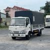XE TẢI ISUZU VM 2.4 TẤN THÙNG 4M3