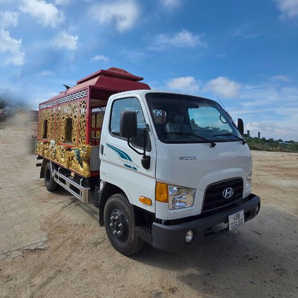 XE RỒNG HYUNDAI 75S CHỞ QUAN TÀI