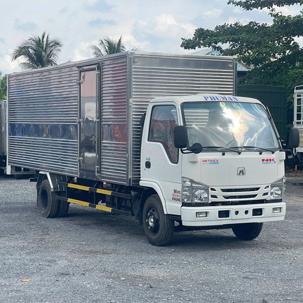 XE TẢI ISUZU VM 1T9 THÙNG KÍN DÀI 6M2