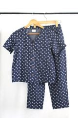 Đồ bộ dài có tay thiết kế cổ V nút dọc hoa cúc