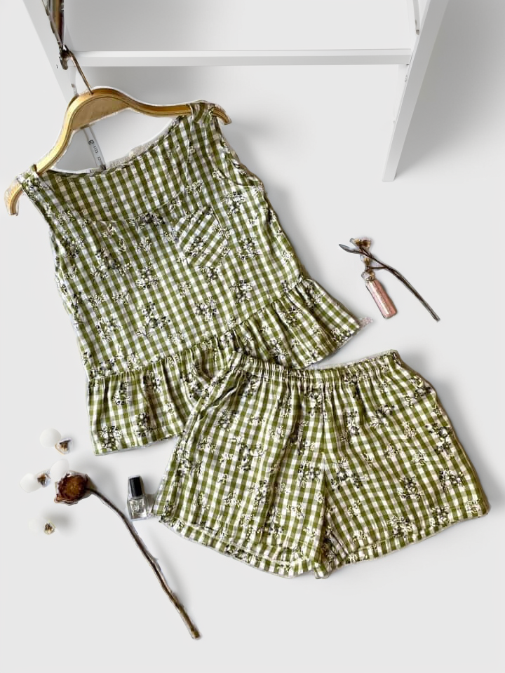 Đồ bộ đùi sọc caro họa tiết hoa bèo không tay_SA