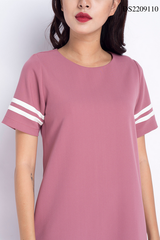 Đầm suông phối sọc hồng ĐS2209110