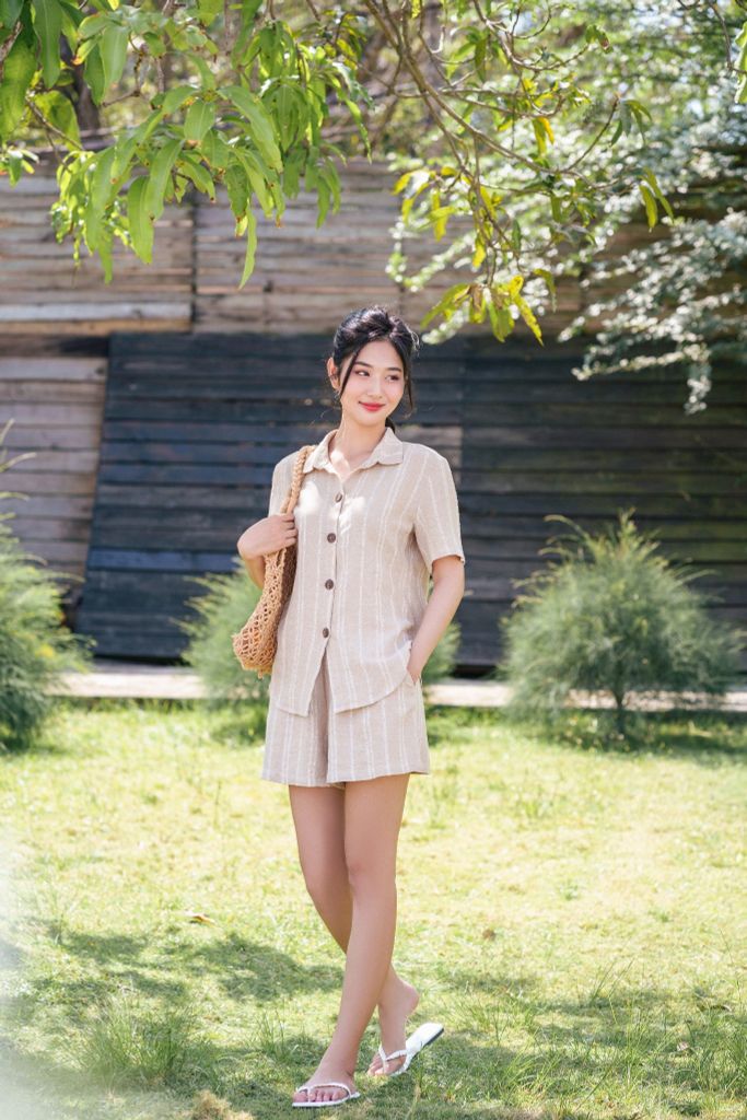 Đồ bộ đùi có tay sơ mi sọc kem