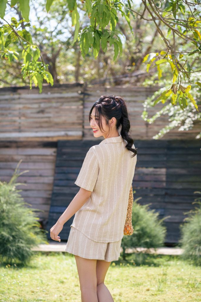 Đồ bộ đùi có tay sơ mi sọc kem