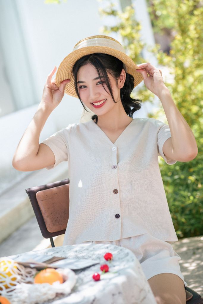 Đồ bộ đùi có tay nút nhiều màu trắng kem