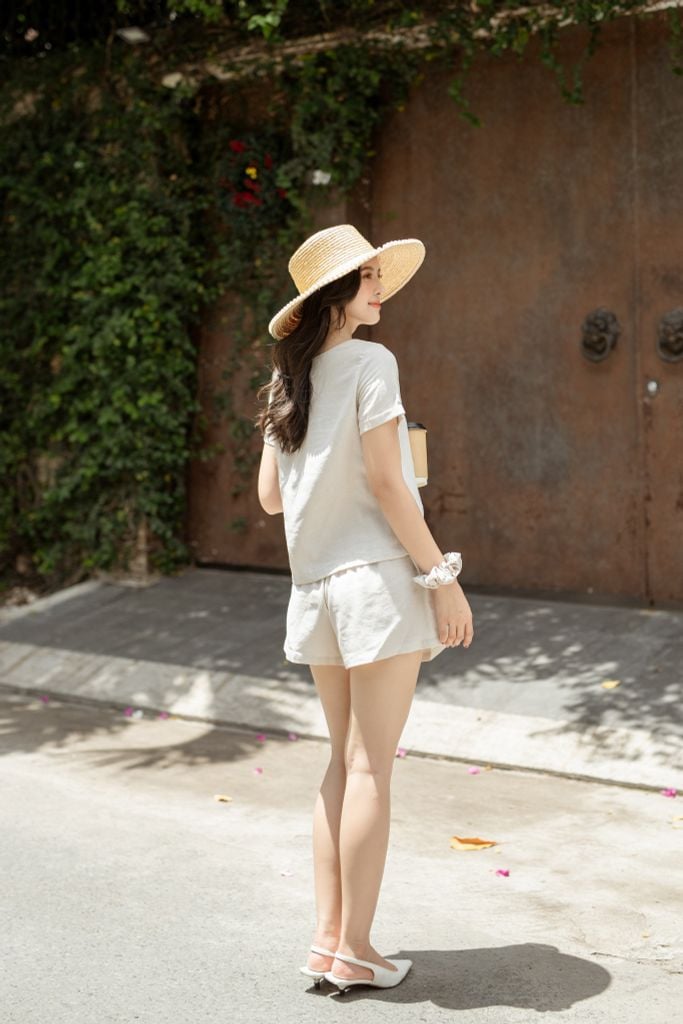 Đồ bộ đùi có tay nút nhiều màu trắng kem thêu hoa