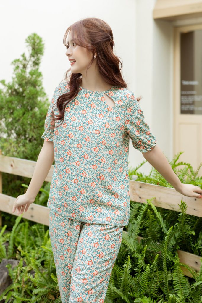 Đồ bộ dài thiết kế cổ giọt nước vàng