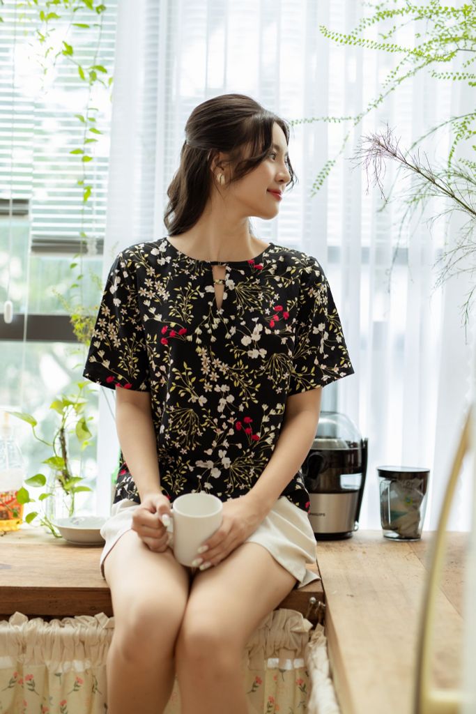 Đồ bộ đùi thiết kế có tay đan dây phối màu đen