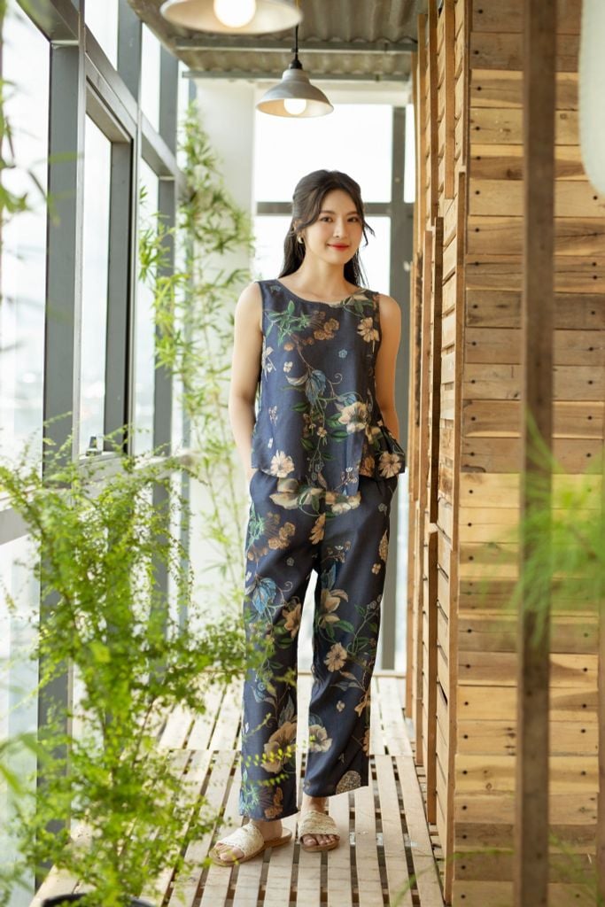 Đồ bộ dài không tay thiết kế vạt xéo hoa lan