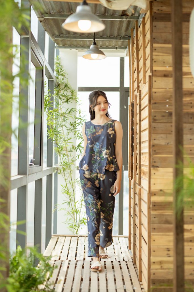 Đồ bộ dài không tay thiết kế vạt xéo hoa lan