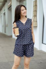 Đồ bộ đùi thiết kế nút chéo hoa cúc