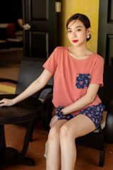 Đồ bộ đùi áo lụa hồng phối túi hoa mùa xuân