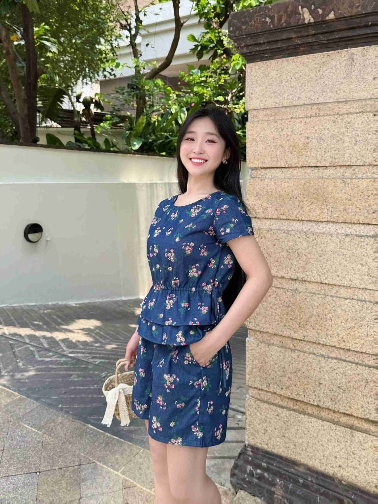 Bộ đùi thiết kế áo rút dây họa tiết Hoa ngũ sắc