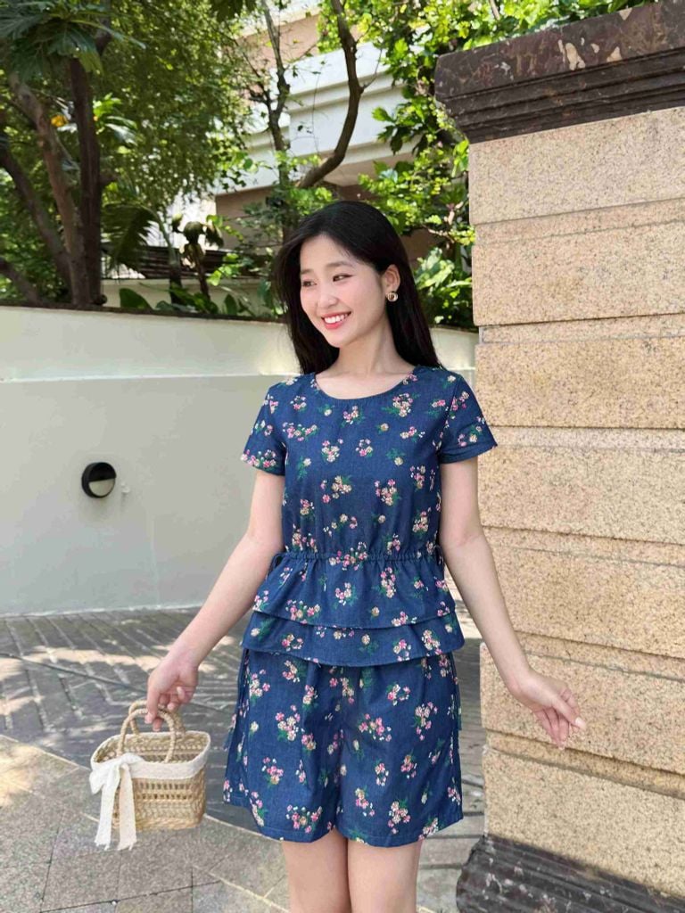 Bộ đùi thiết kế áo rút dây họa tiết Hoa ngũ sắc