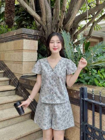 Đồ bộ đùi có tay cổ V hoạ tiết hoa hồng nền xám