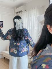 Áo khoác denim hoạ tiết chùm hoa cát tường