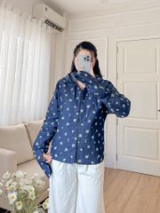 Áo khoác denim hoạ tiết chùm hoa cúc nhí
