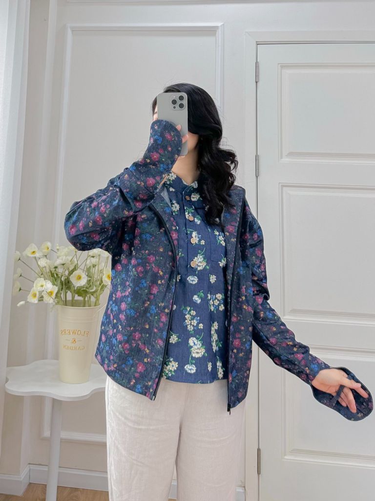 Áo khoác denim hoạ tiết hoa sam