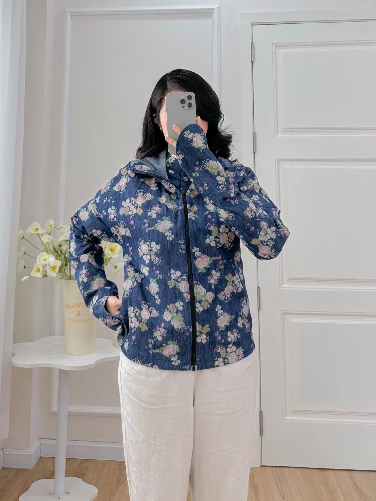Áo khoác denim hoạ tiết chùm hoa