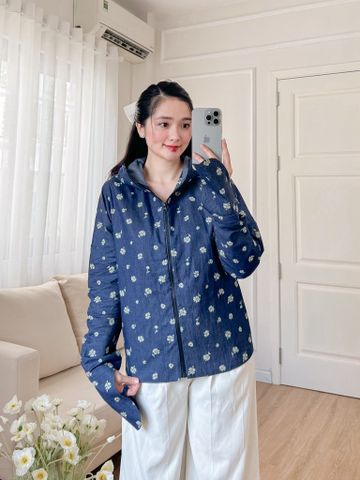 Áo khoác denim hoạ tiết chùm hoa cúc nhí