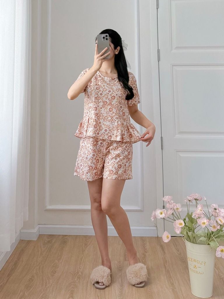 Đồ bộ đùi nhún bèo linen có tay hoa nâu