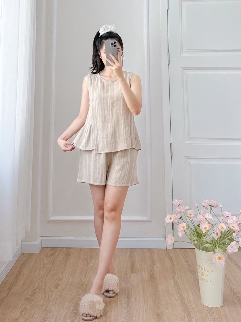 Đồ bộ đùi không tay vạt xéo linen sọc kem